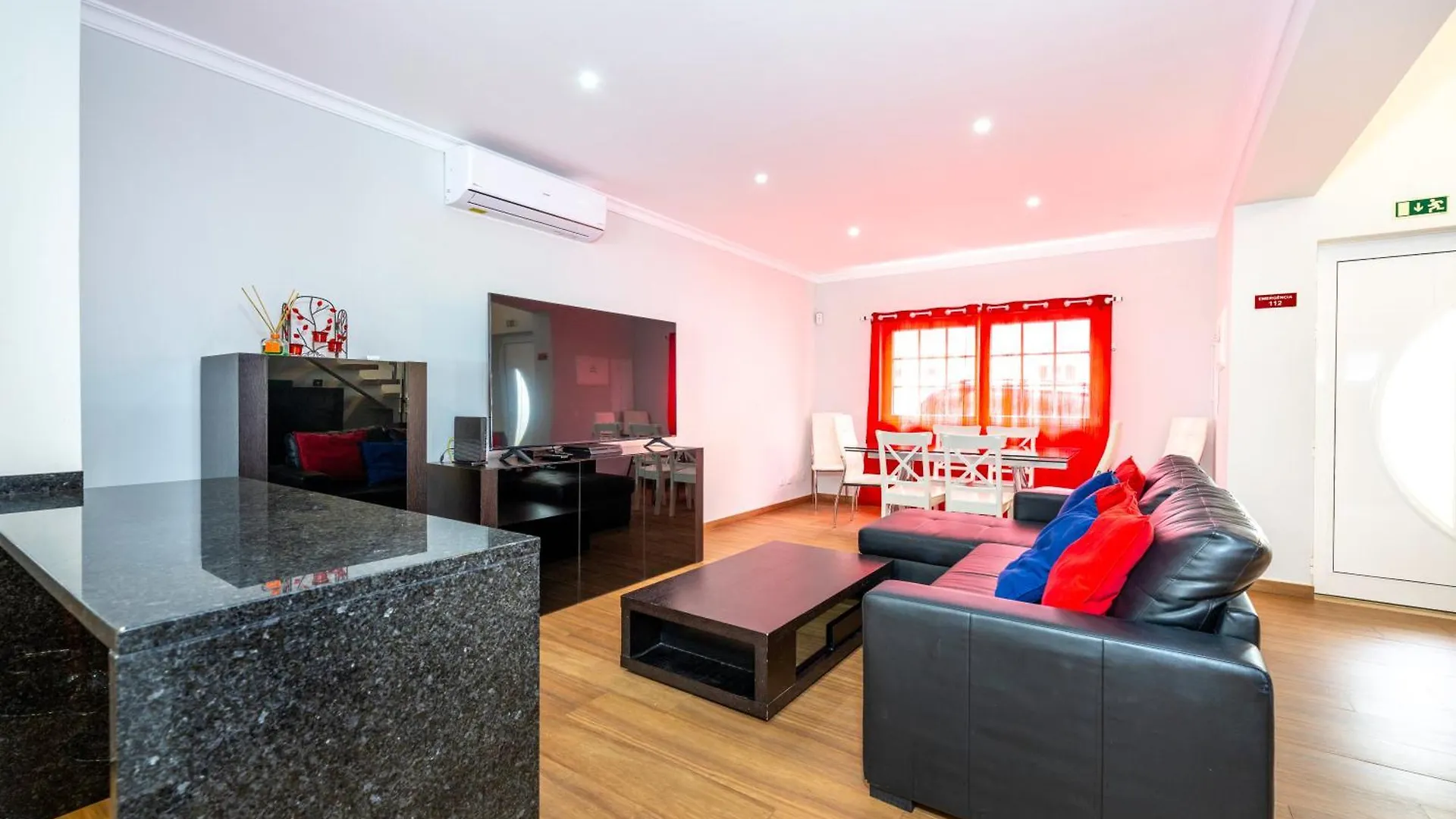 Full Private 180Sqm Villa - Terrace Jacuzzi - 200M Beach & Sea View Albufeira 0*,  Portugal