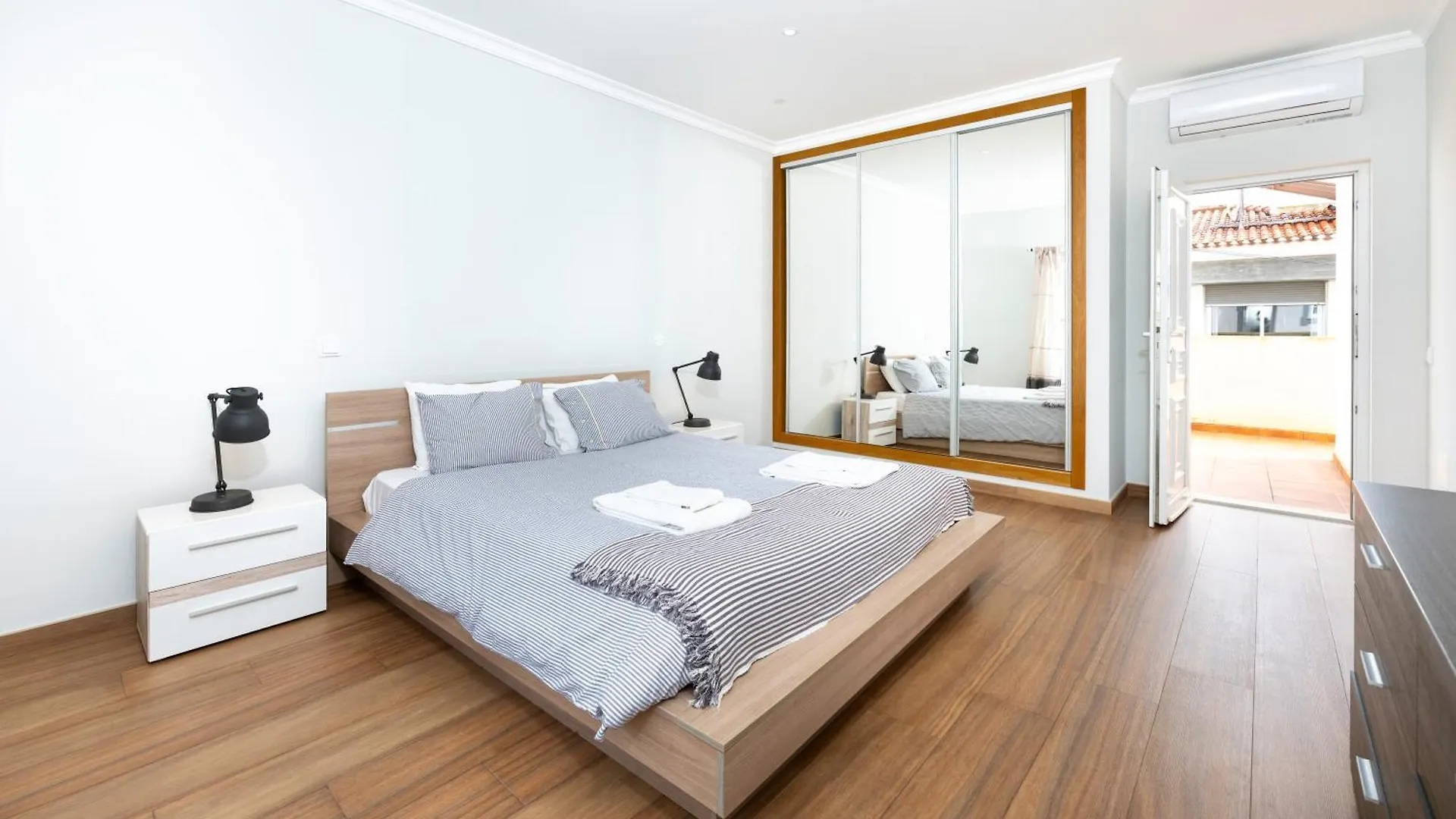 Full Private 180Sqm Villa - Terrace Jacuzzi - 200M Beach & Sea View Albufeira Portugal